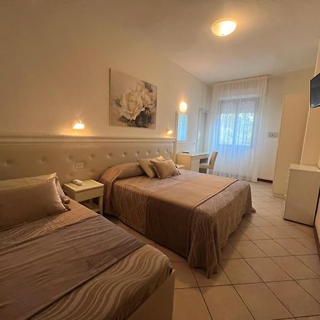 קרביה Hotel Athena מראה חיצוני תמונה