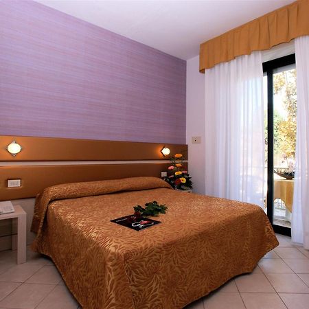 קרביה Hotel Athena מראה חיצוני תמונה