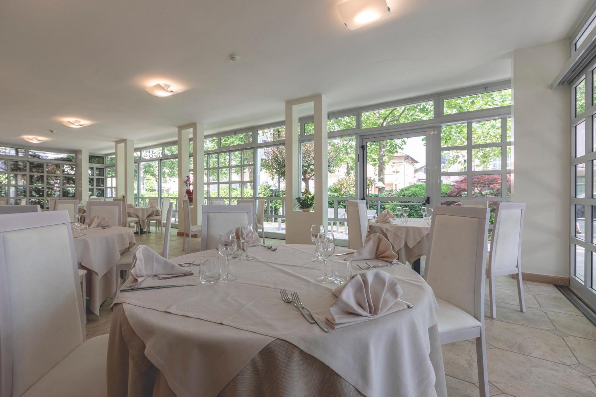 קרביה Hotel Athena מראה חיצוני תמונה