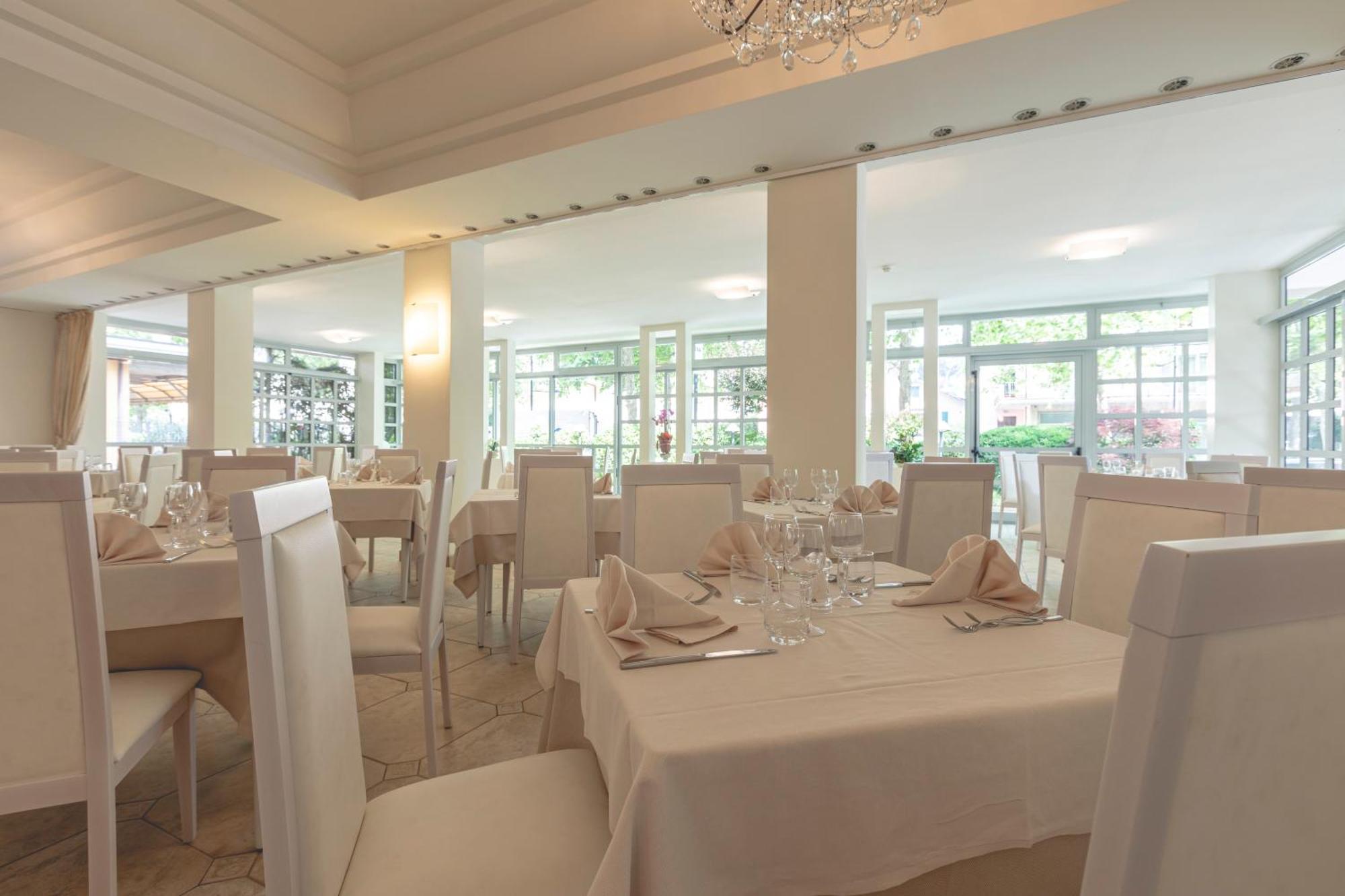קרביה Hotel Athena מראה חיצוני תמונה