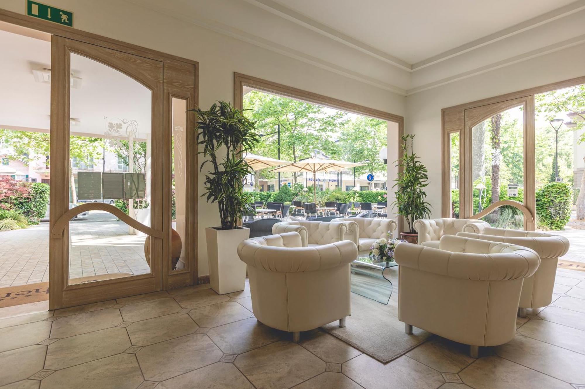 קרביה Hotel Athena מראה חיצוני תמונה