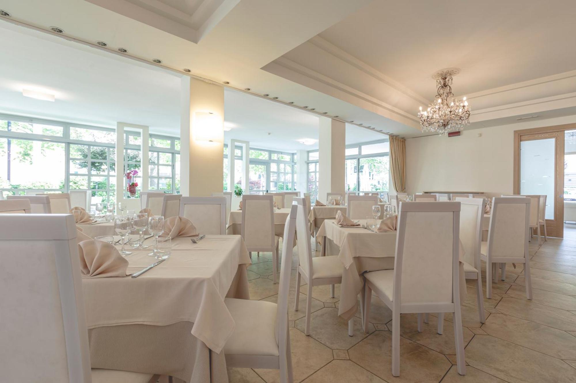 קרביה Hotel Athena מראה חיצוני תמונה