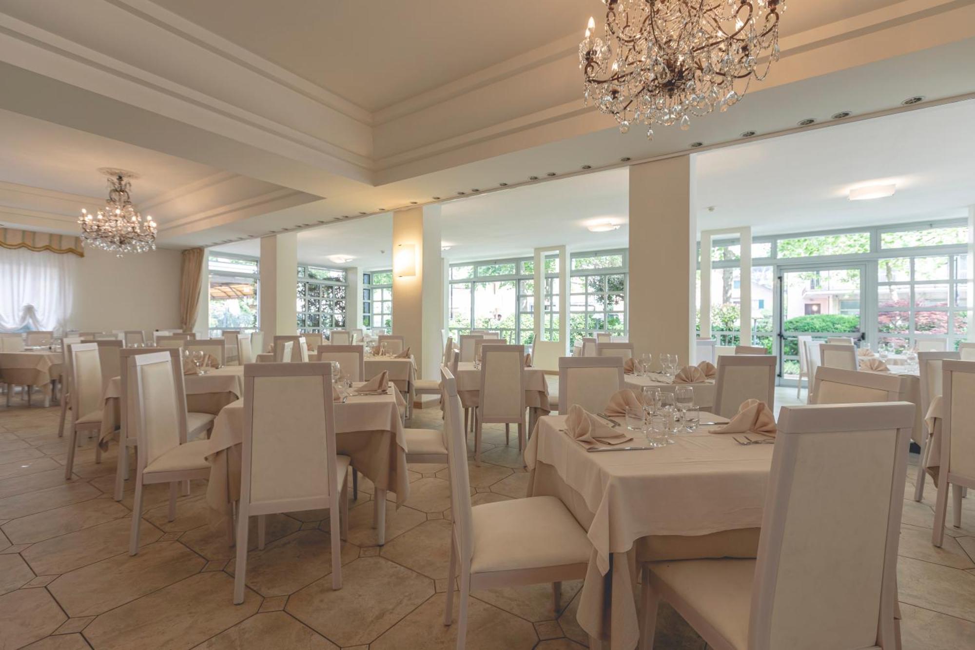 קרביה Hotel Athena מראה חיצוני תמונה