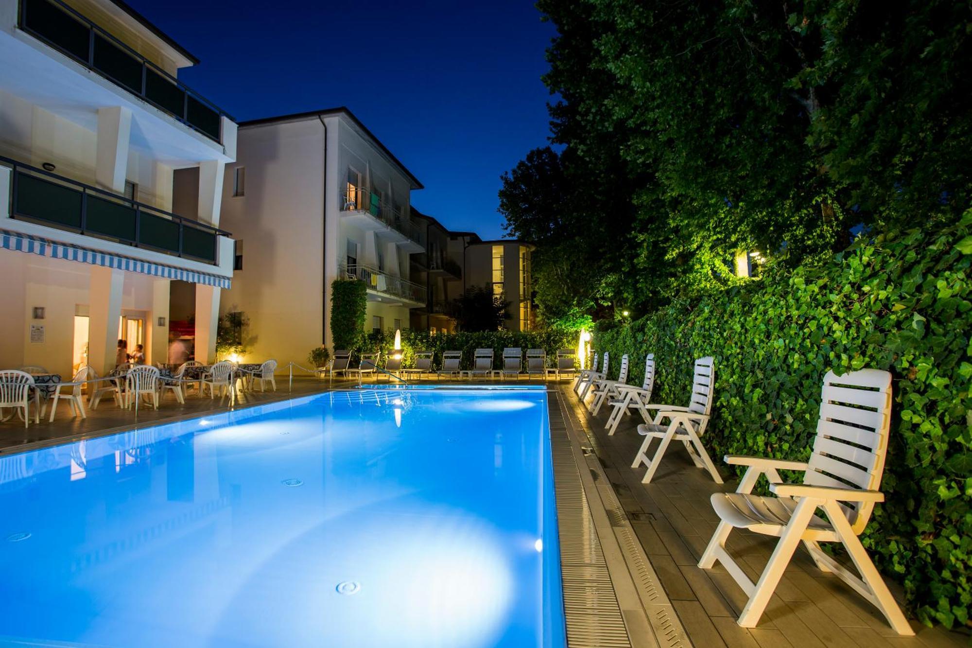 קרביה Hotel Athena מראה חיצוני תמונה