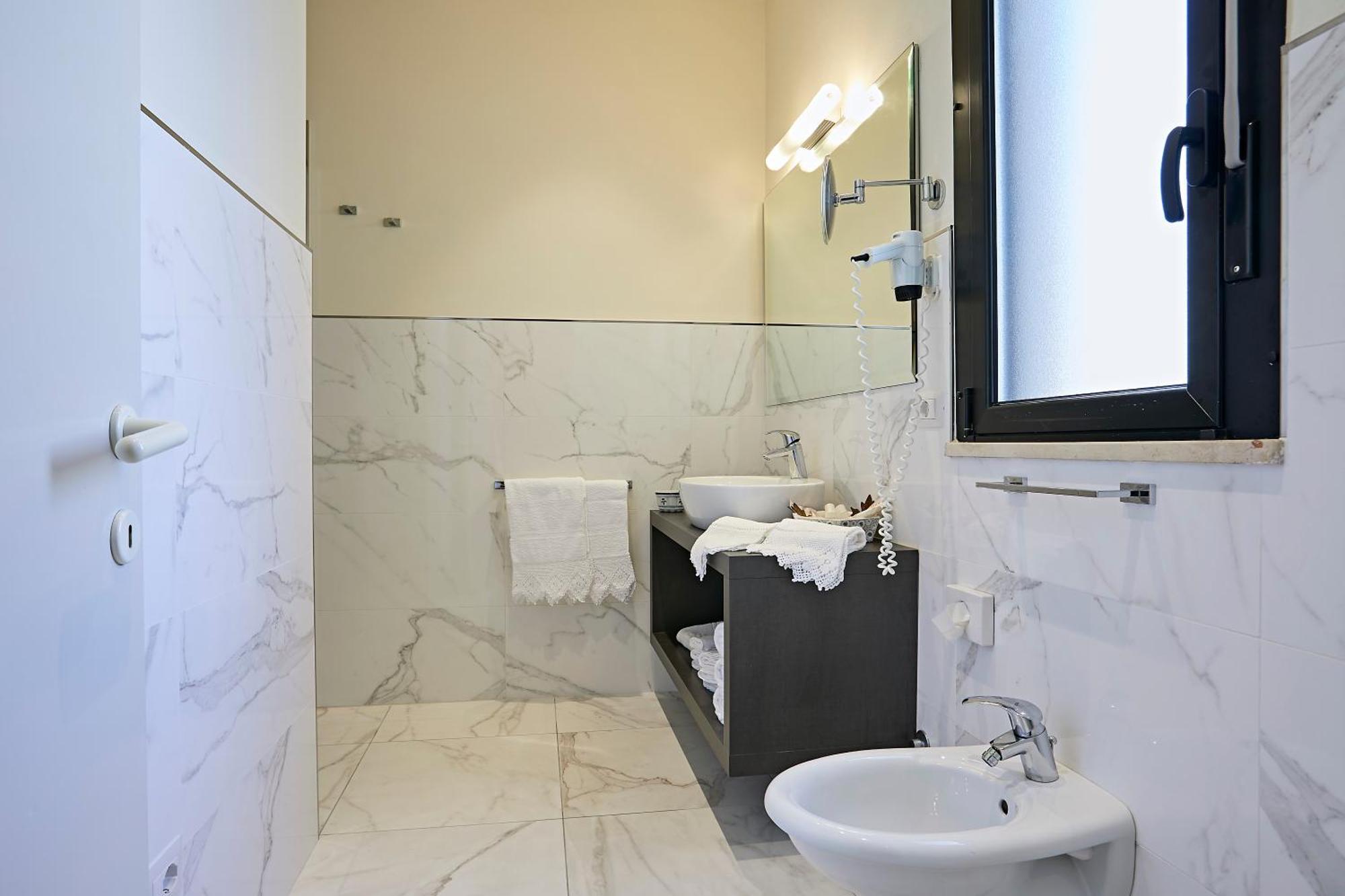 קרביה Hotel Athena מראה חיצוני תמונה