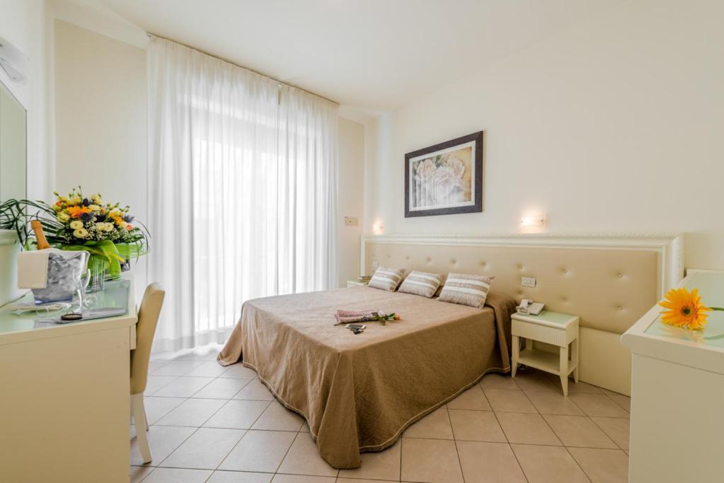 קרביה Hotel Athena מראה חיצוני תמונה
