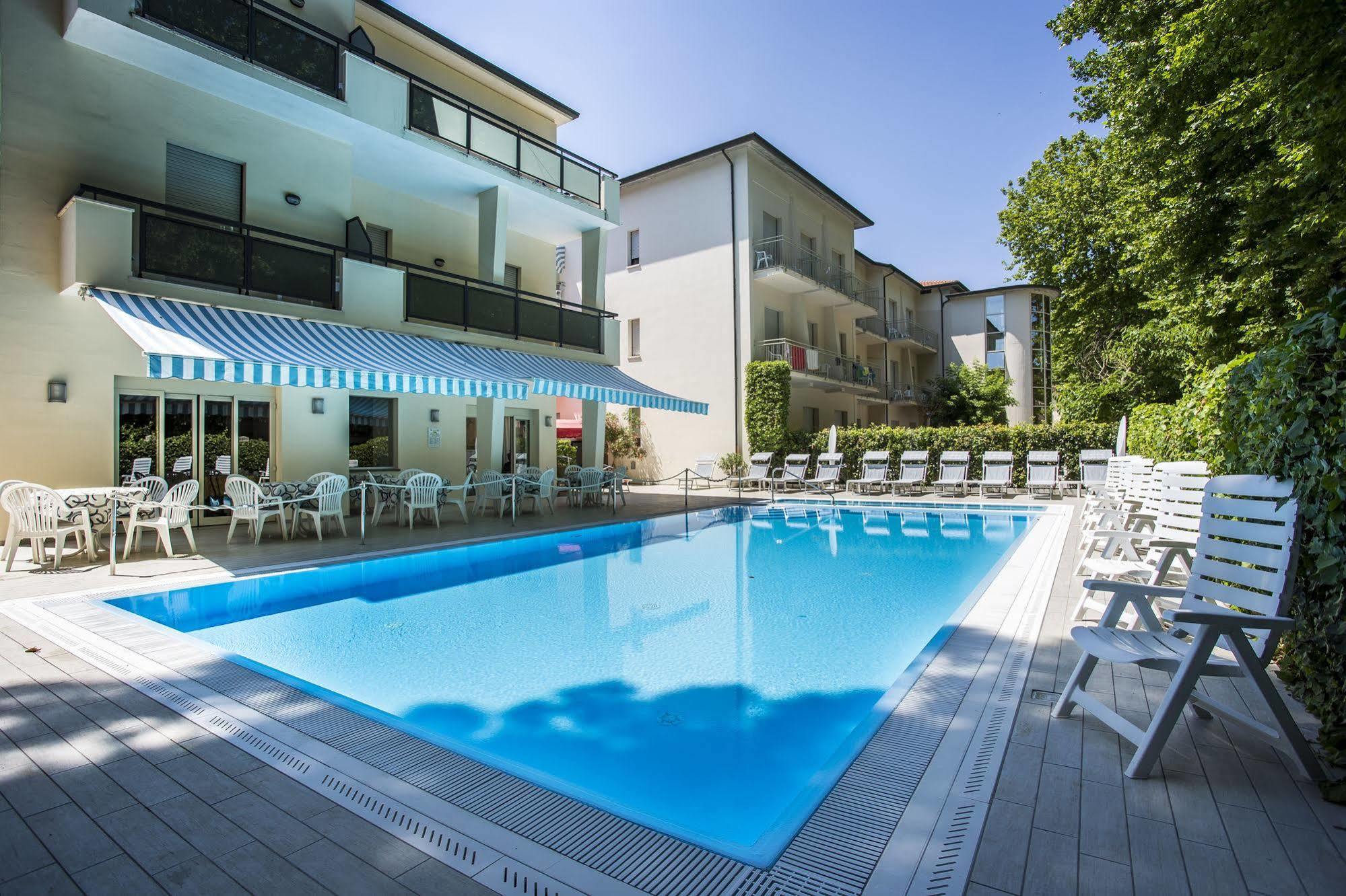 קרביה Hotel Athena מראה חיצוני תמונה