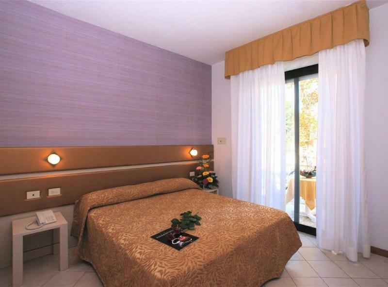 קרביה Hotel Athena מראה חיצוני תמונה